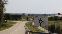 Covid-19 et confinement 2020 à Gallargues-le-Montueux, carrefour de Gallargues vide avril 2020